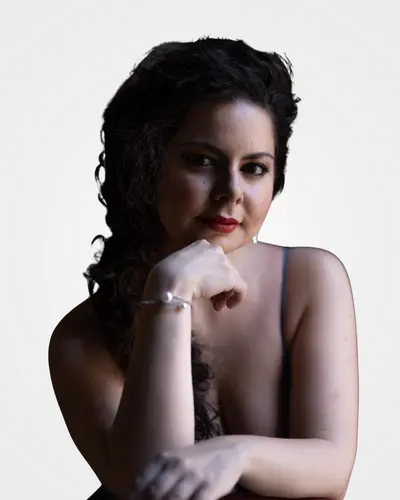 Official portrait of Caterina Dellaere, mezzo soprano, managed by Trucco Management