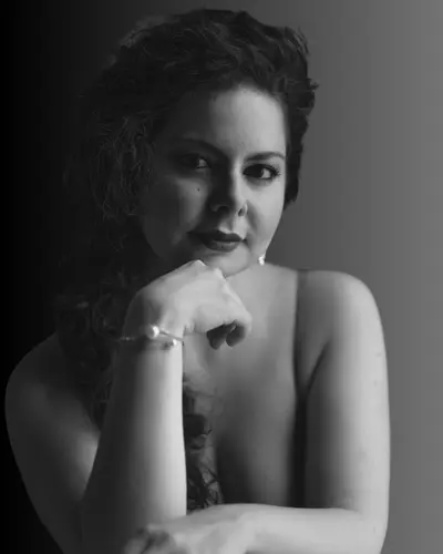 Black and white portrait of Mezzo Soprano Caterina Dellaere, opera singer managed by Trucco Management