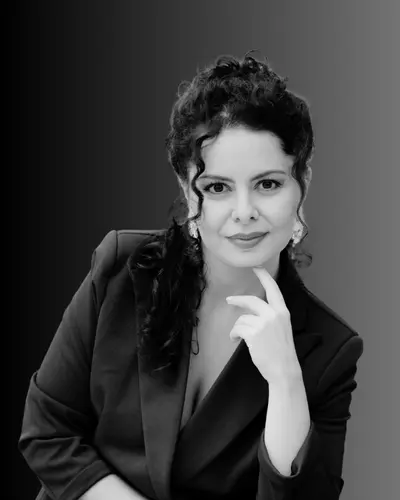 Black and white portrait of Mezzo Soprano Caterina Dellaere, opera singer managed by Trucco Management