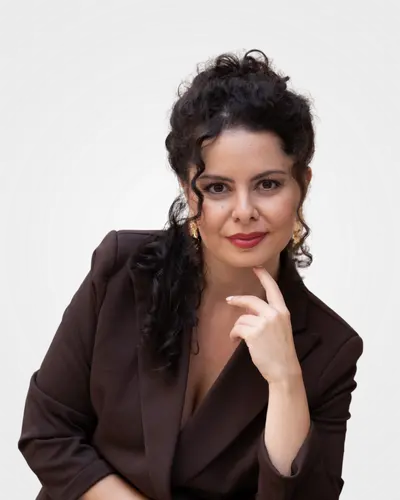 Official portrait of Caterina Dellaere, mezzo soprano, managed by Trucco Management
