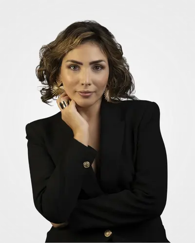 Official portrait of Maria Belen Rivarola, mezzo soprano, managed by Trucco Management