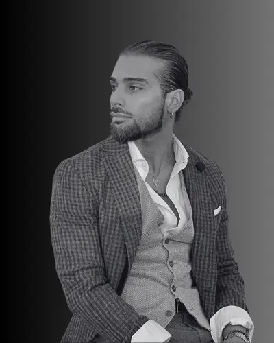 Andrea Piazza – Baritone | Black and White Portrait Black and white portrait of Baritone Andrea Piazza, opera singer managed by Trucco Management