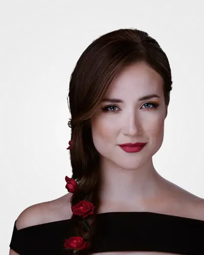 Official portrait of Soprano Alexandra Nowakowski managed by Trucco Management agency